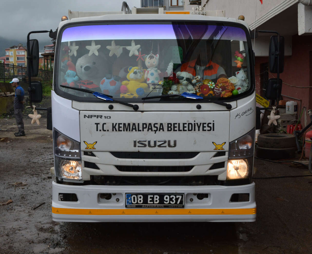 Bu çöp kamyonunu gören tüm çocuklar peşine düşüyor 3